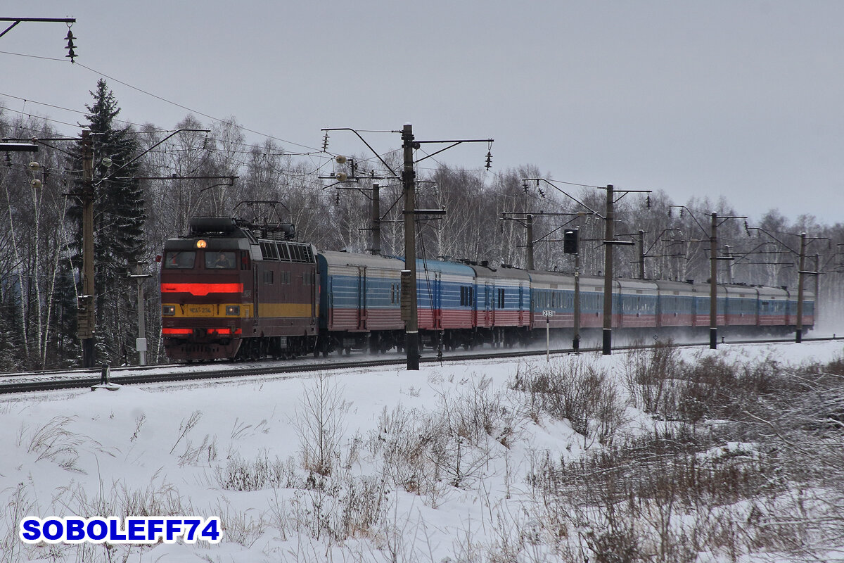 Электровоз ЧС4Т-234 с пассажирским поездом №1 "Россия" Владивосток - Москва. Перегон Боголюбово - Второво Горьковской железной дороги. Февраль 2009 года