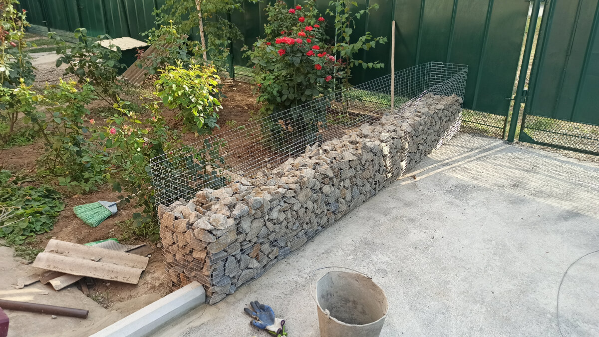Изготовление каменной стены (габиона) на участке