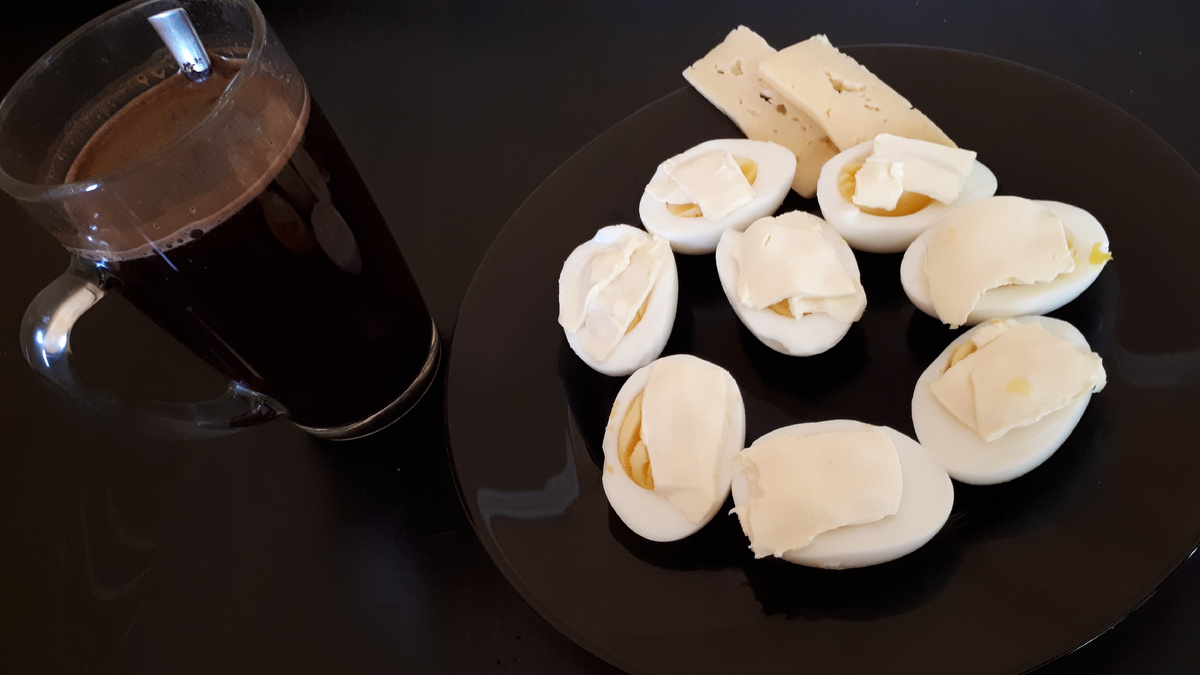 Яйца, масло сливочное,соль,кофе