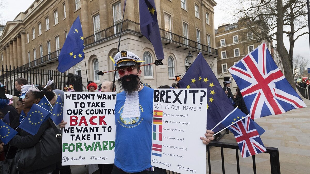    Противник выхода Великобритании из Европейского Союза на улице Лондона© РИА Новости . Алекс Макнотон