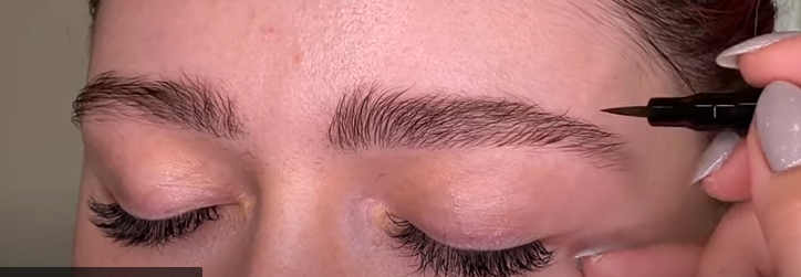 Архитектура бровей для блондинок. Хена осветленные брови. Как замаскировать брови. Обесцвеченные брови. Как замаскировать брови.