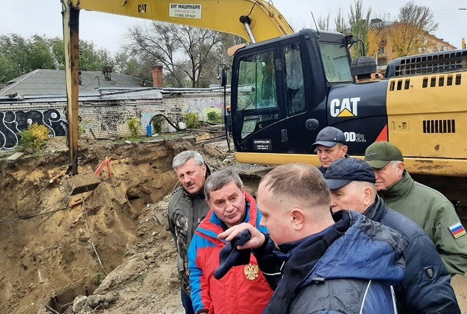     Губернатор сегодня побывал на месте коммунальной аварии. Екатерина СИМОХИНА