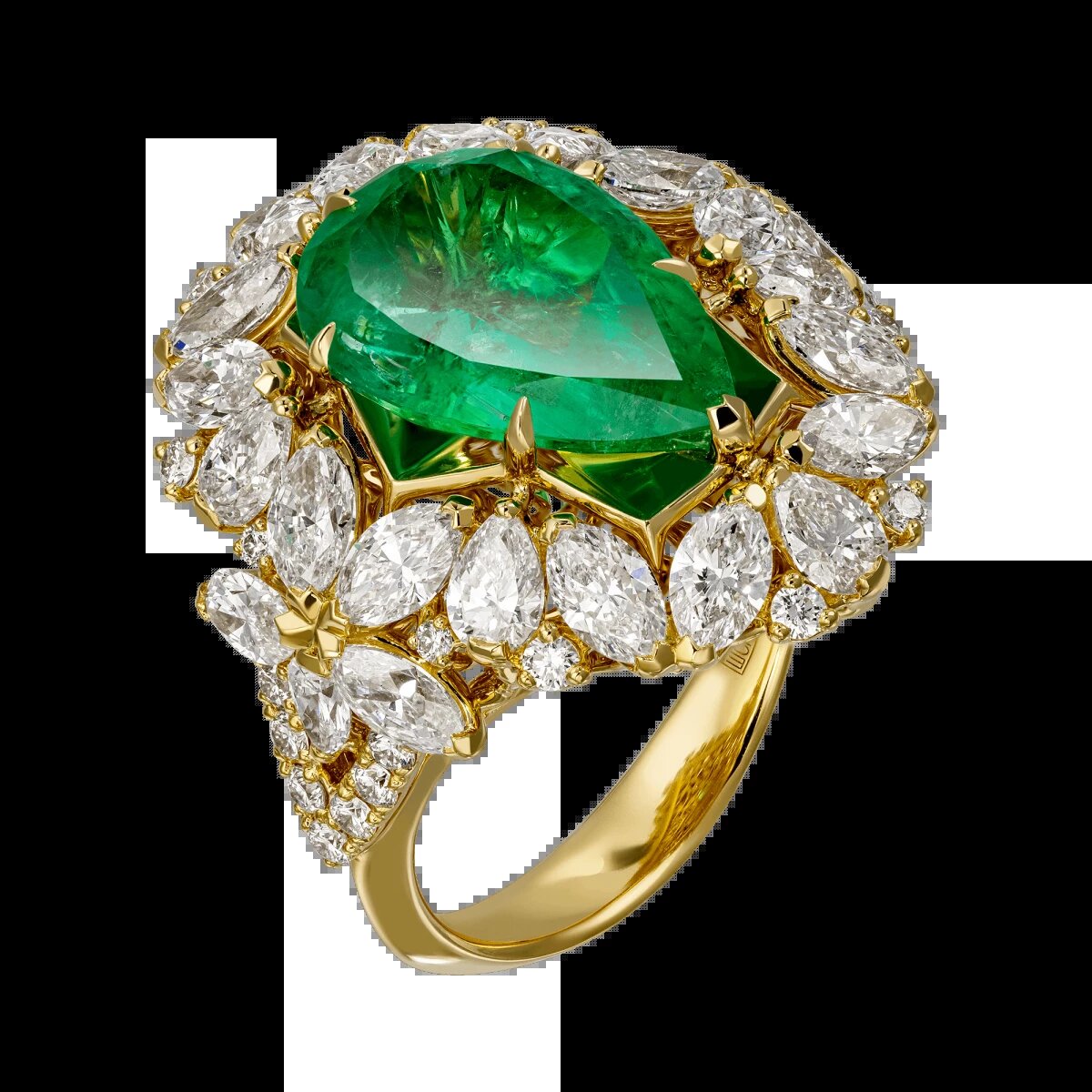 На фото: Кольцо сизумрудом «Сердечная отзывчивость» 