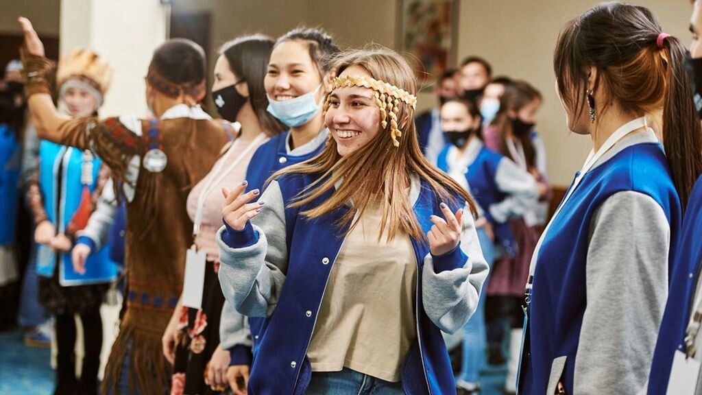 Молодежь новый уренгой. Молодежь новый уренгой. Российская молодежь. Где гуляет молодежь в новом уренгое. Салехард молодежи 9.