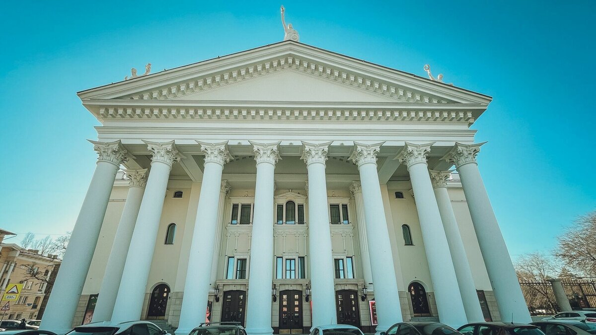     Волгоградский НЭТ получит миллион рублей за показ двух детских новогодних спектаклей. Постановки зрители увидят четыре раза.