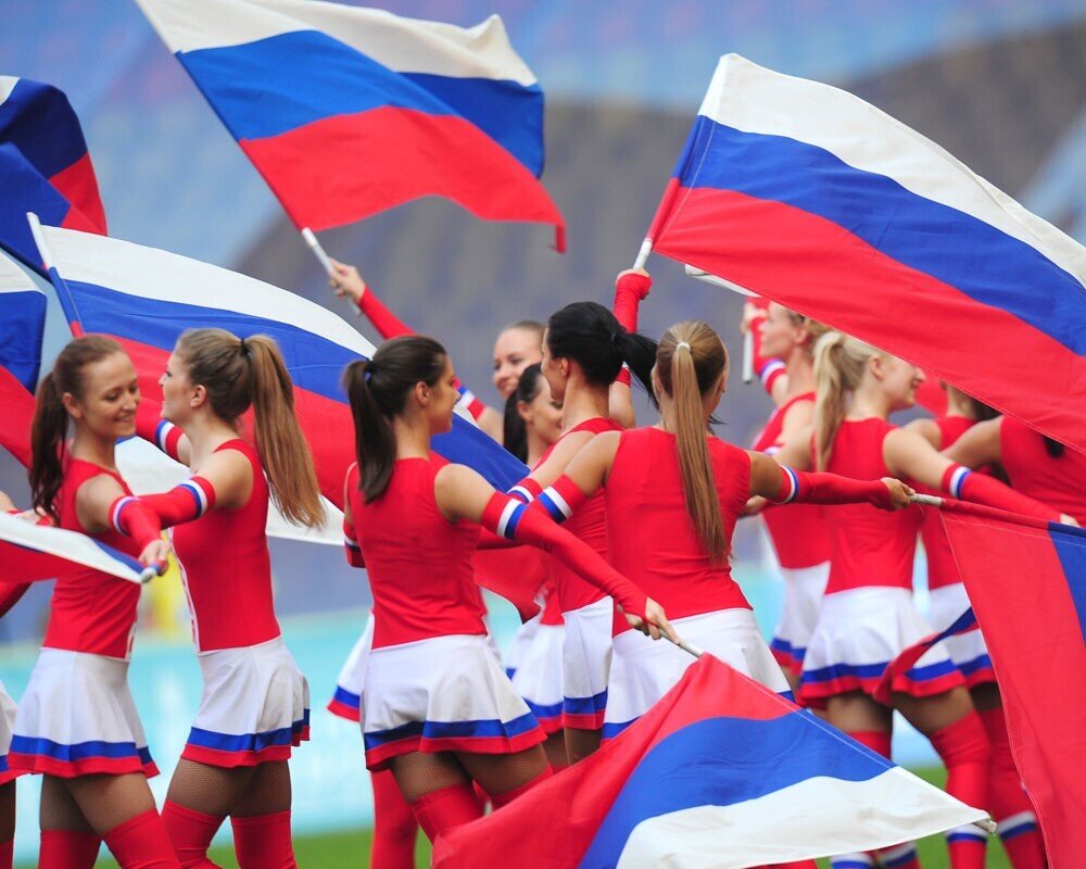 Россия – самое большое государство в мире, на территории которого есть всё, что может заинтересовать путешественников всех возрастных групп и индивидуальных предпочтений. Здесь раскинулись самые обширные лесные массивы, расположены горы и самые глубокие озера в мире, а береговая линия омывается двенадцатью морями. Россия – страна-загадка, страна- «распахнутая душа», а интересные факты о России – это лишь часть того, что ждет гостей этого необъятного государства.

