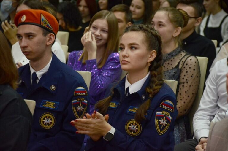    В Оренбурге наградили более 70 добровольцев за помощь жителям и городу Елена Шкатова