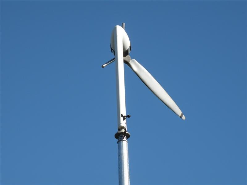    Однолопастный ветрогенератор с балансирующим грузом напротив лопасти.Otago Daily Times