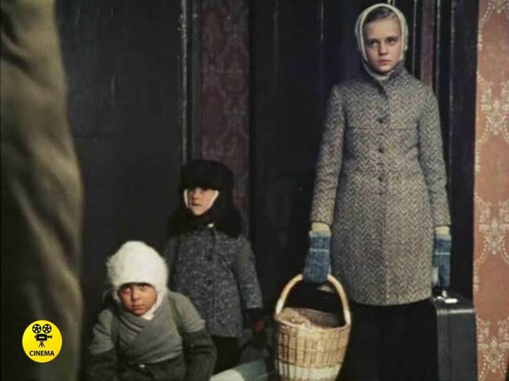 Сергей маковецкий сериал жизнь и судьба. Советская женщина с ребенком. Жизнь и судьба гроссман фильм. Гроссман жизнь и судьба сериал. Военная драма "жизнь и судьба".