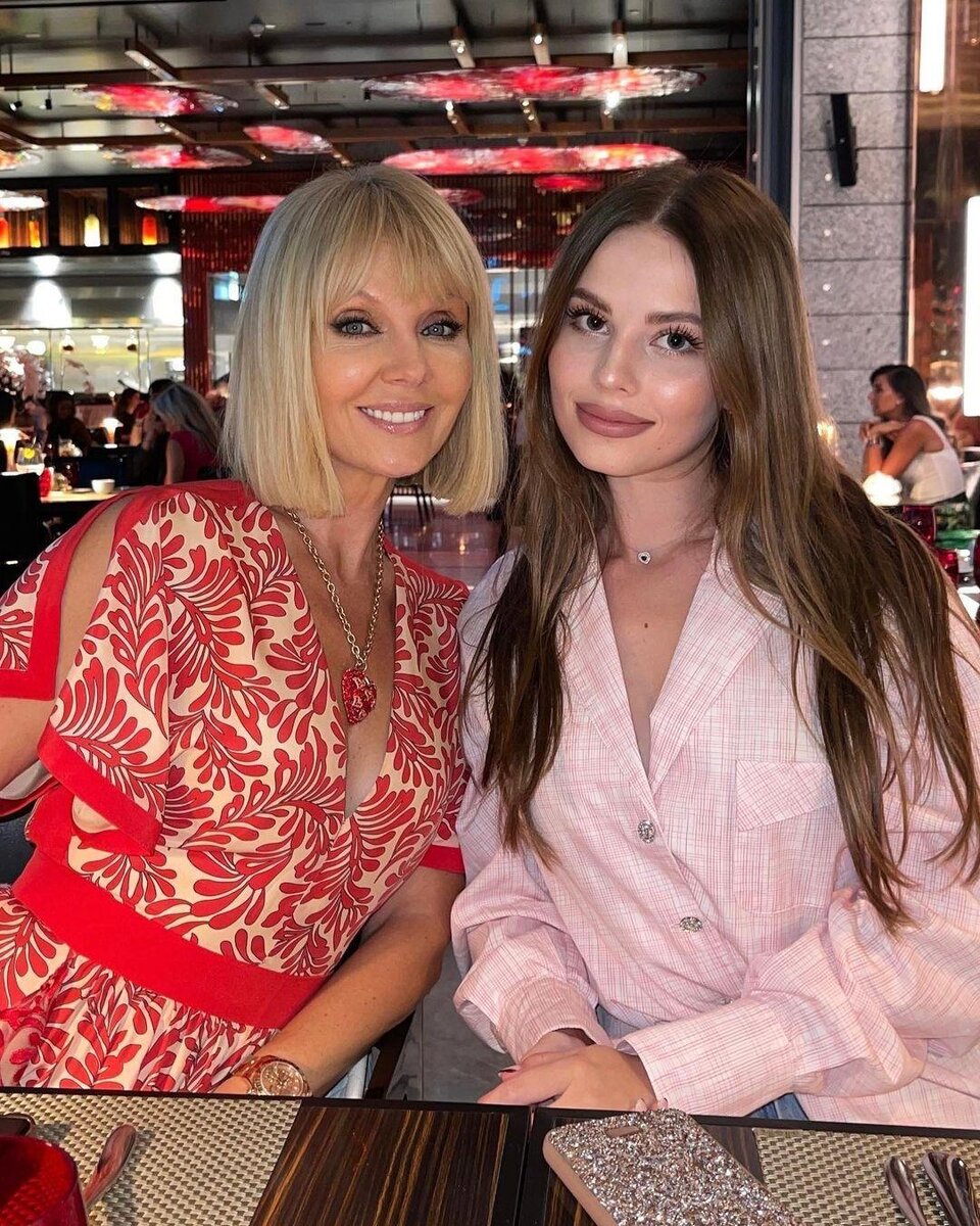    Валерия с невесткой Лианой Шульгиной