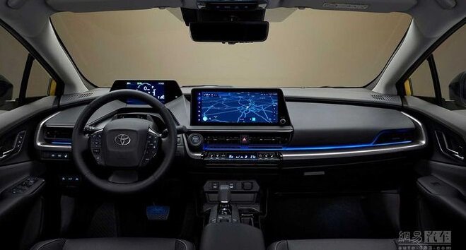Интерьер Prius 2023 г.в. 
