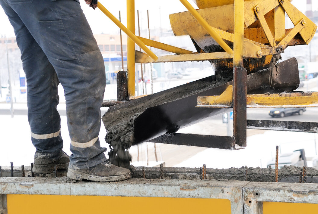    Пока нет забот в саду и огороде, можно заняться стройкой