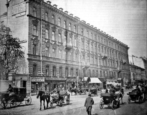 Магазинчики в доме 15 на Литейном проспекте, фото начала 1900-х годов