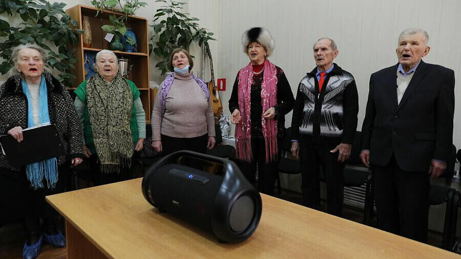     В Волгограде до сих пор существует хор, который был создан в Бекетовке почти сразу после разгрома немцев под Сталинградом. Коллектив претерпел изменения за свою 79-летнюю историю, но до сих пор проводит репетиции.