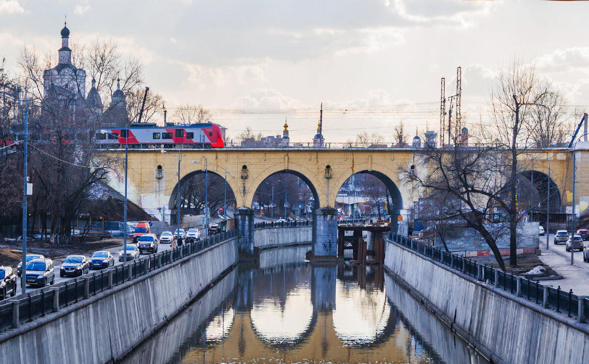 Таможенный мост на яузе фото