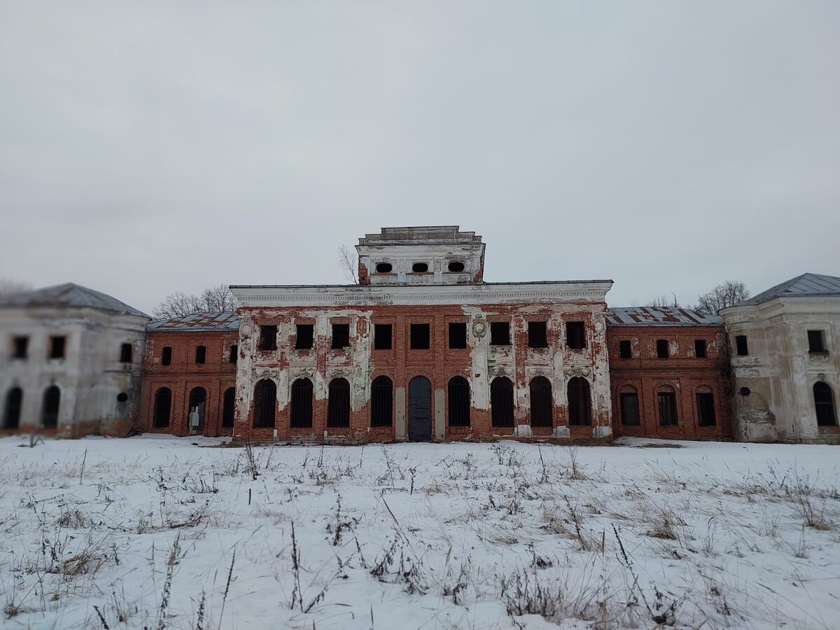 Имени в Яропльцах (3 фото, листайте).