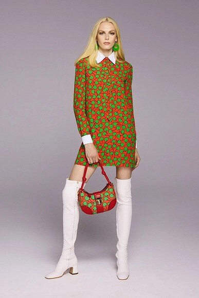     Добро пожаловать на борт: круизная коллекция Moschino 2023