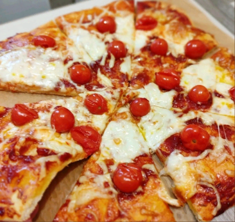 Пицца в батоне — лучшие рецепты в духовке, на сковороде, в микроволновке