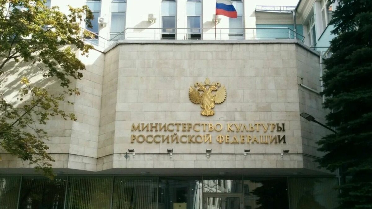     Начальник управления Государственного исторического музея (ГИМ) по связям с общественностью Мария Лемигова в беседе с «Интерфаксом» сообщила, что Минкультуры на пять лет продлило контракт с директором ГИМ Алексеем Левыкиным.