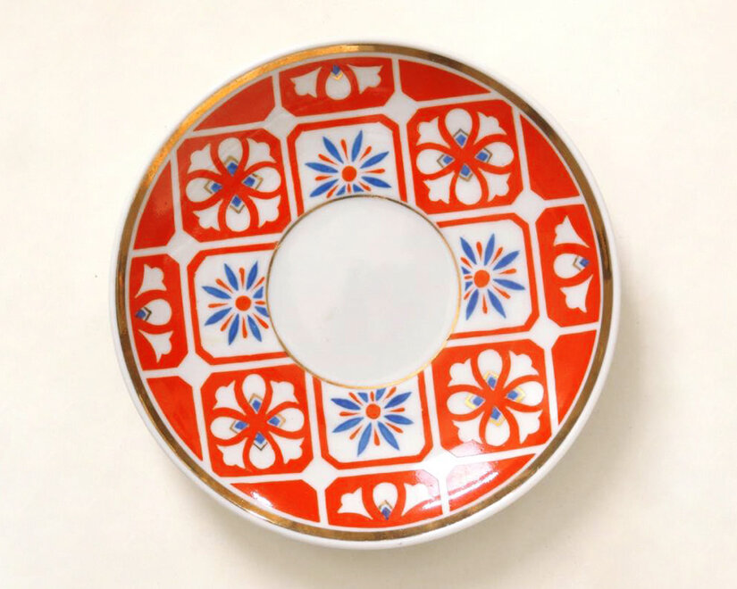 Блюдце из сервиза «Ковровый». 1960-е. Южноуральский фарфоровый завод. Автор Владимир Васильевич Орлов