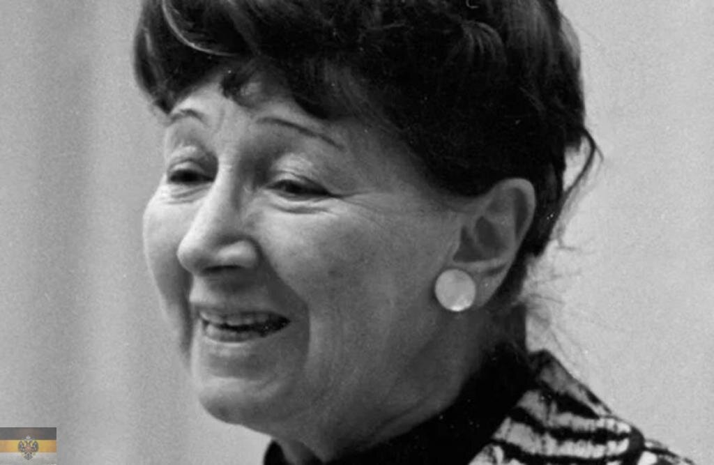 Как может актриса, в принципе не сыгравшая ни одной большой роли за всю свою многолетнюю театральную карьеру, стать любимицей многомилионной страны? А вот так! Если эта актриса – Рина Зеленая.-3