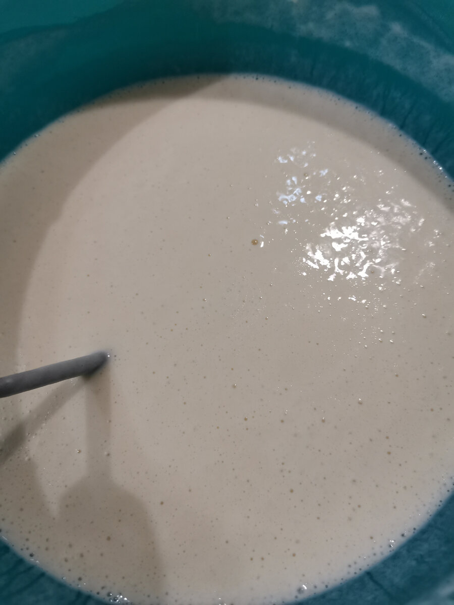 Замешиваем тесто. 