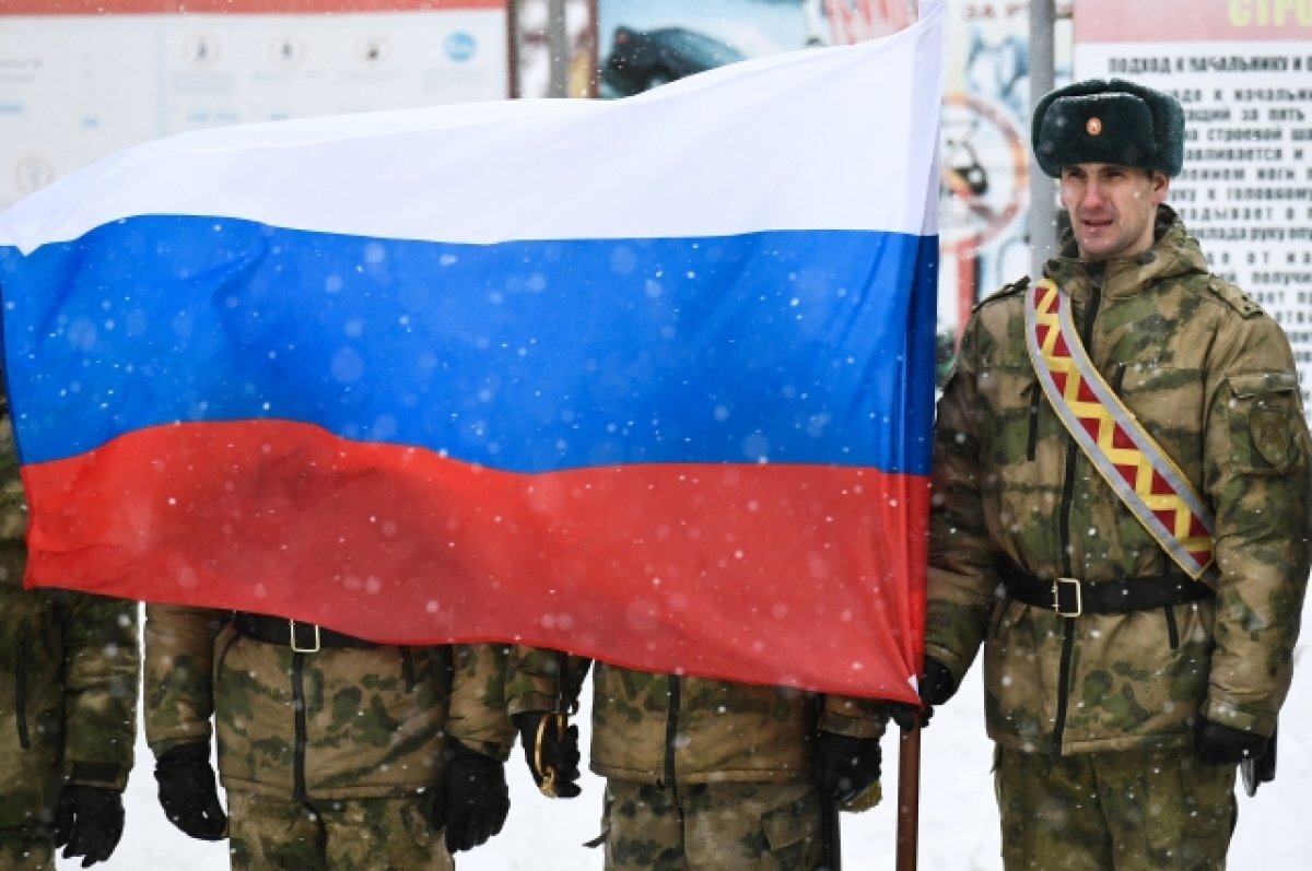    Полпред Президента в ЮФО Владимир Устинов поздравил военных с 23 февраля