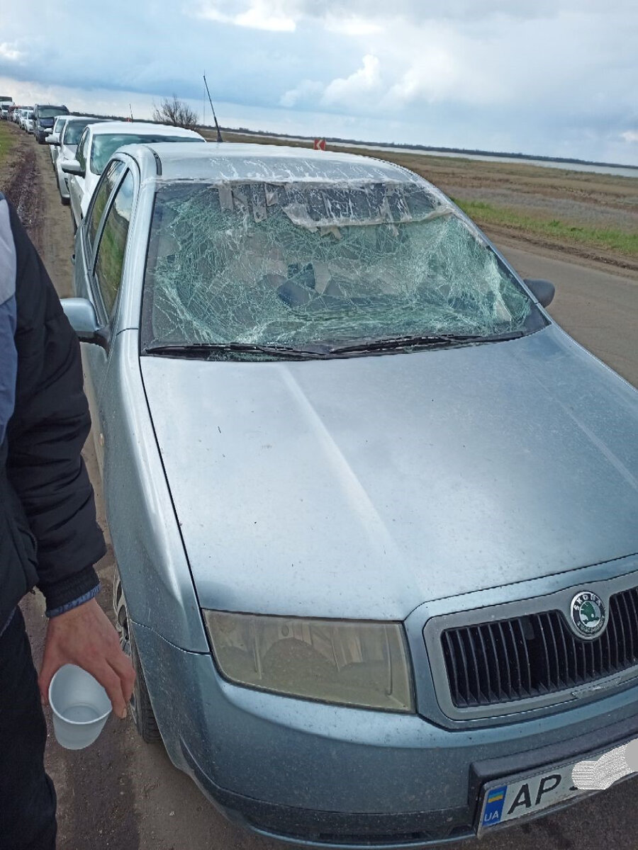 Машины беженцев на границе с Крымом в начале СВО. Фото предоставлено собеседником «Репортёра»