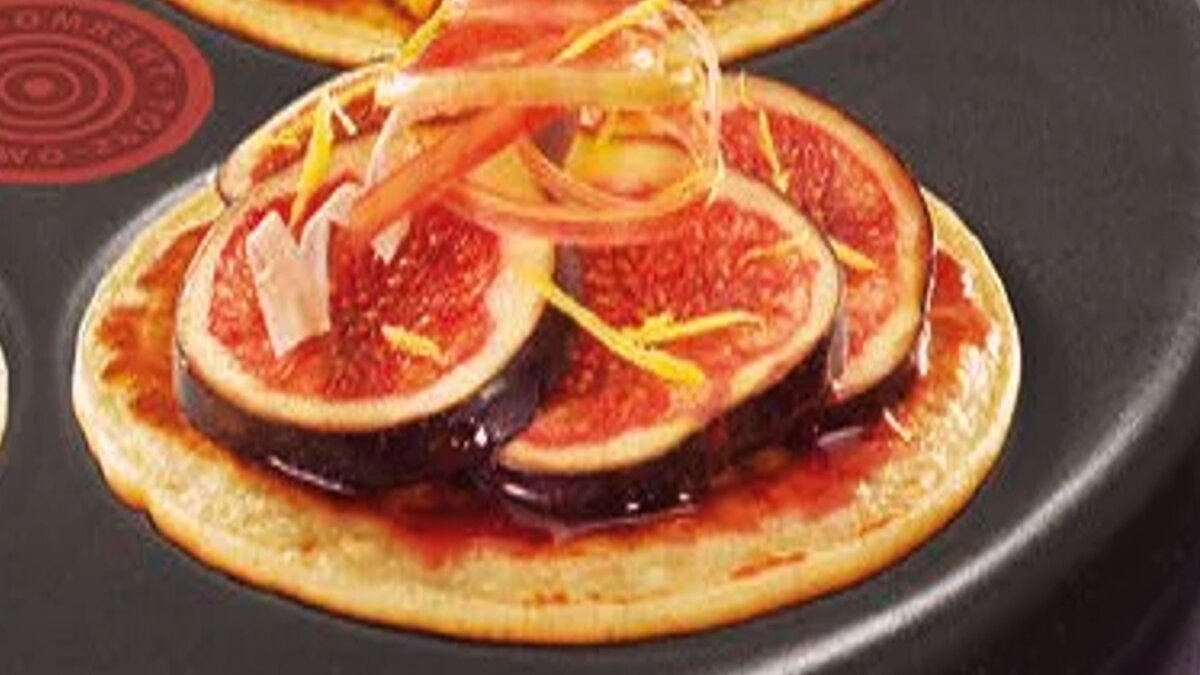 Блинок с десертными дольками инжира