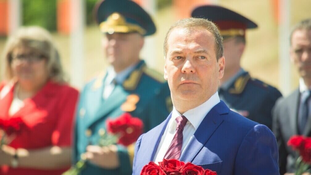     Дмитрий Медведев уверен, что и после победы России в спецоперации на Украине проблемы не кончатся.