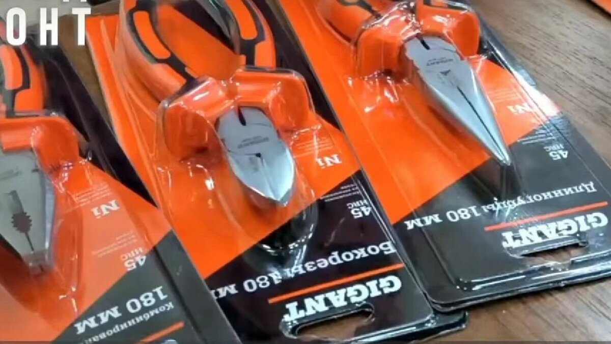     Мужчина из Ижевска почти два месяца подряд передает участникам военной спецоперации необходимые инструменты: плоскогубцы, бокорезы, ножовки, топоры, молотки.