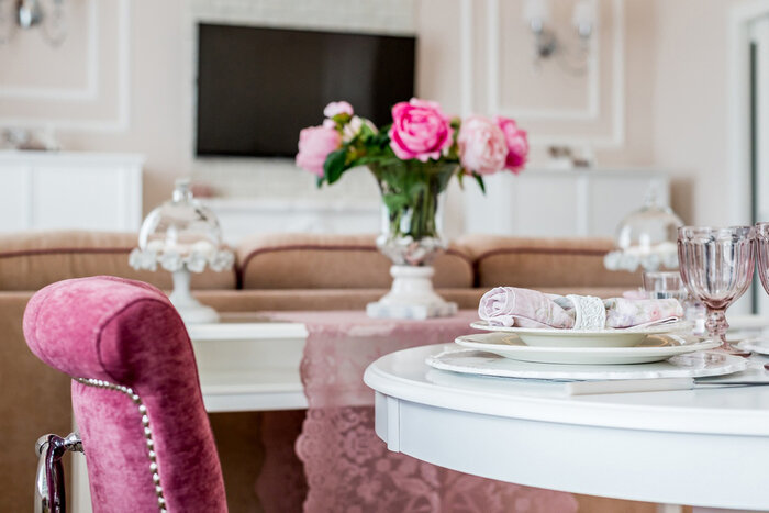 Прованс, гламур,шеби-шик... Романтичный интерьер "на любителя" в сталинке 55 кв.м.