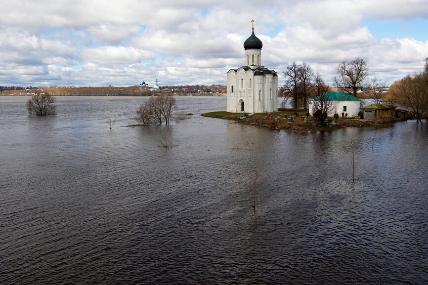 Храм Покрова на Нерли разлив