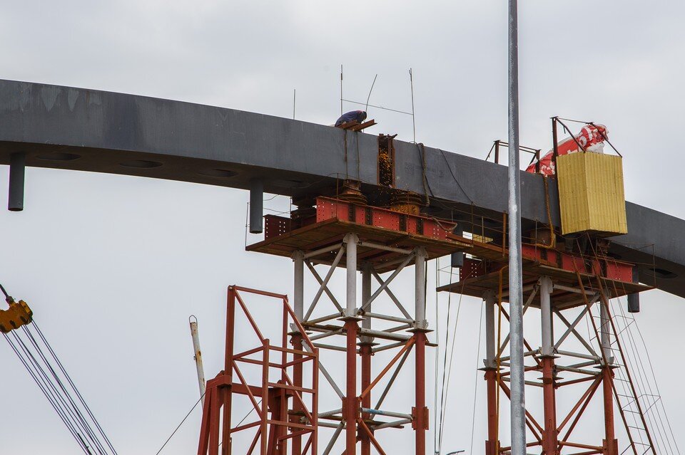     Арки собирают по частям Сергей НАДЕЖДИН