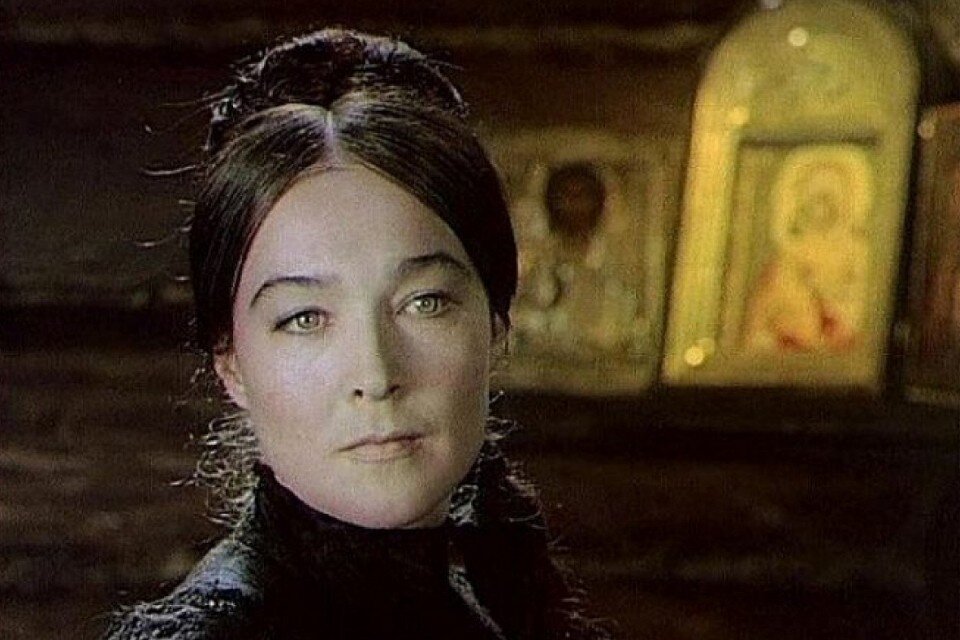     Завьялова в фильме «Тени исчезают в полдень». Фото: кадр из фильма