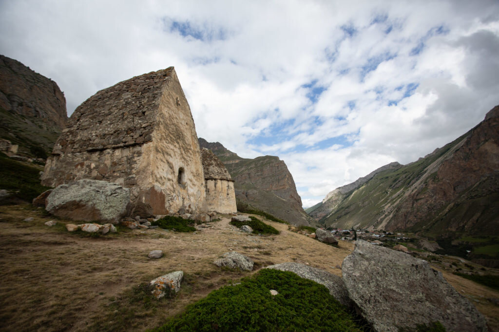 Эльтюбю. Село Эльтюбю Кабардино-Балкария. Эльтюбю город мертвых. Город мертвых Чегемское ущелье. Эльтюбю и Чегемское ущелье.