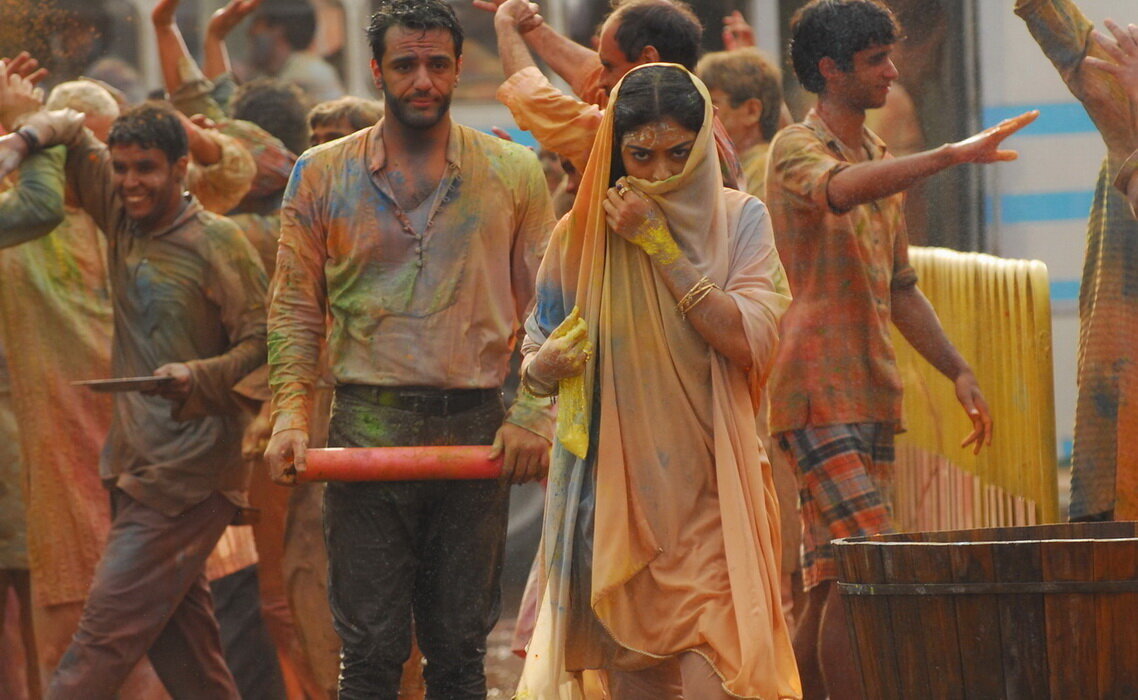 Встреча Майи и Раджа на празднике. Фото с интернета. 