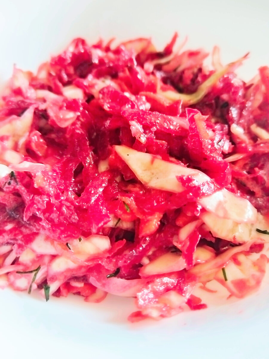 Всем привет! Сегодня хочу поделиться рецептом очень вкусного и полезного салата "ТреЩетка". Назвала его так, потому что для его приготовления понадобится всего три продукта, которые очень хорошо очищают организм, т.к. используются в сыром виде. Этот салат просто находка для людей, которые хотят сбросить лишний вес, ведь его можно есть в любом количестве. Итак, Вам понадобится :