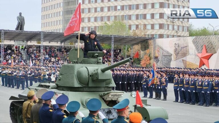    Впереди Т-34: В Оренбурге 9 мая торжественно прошел Парад Победы Белов Михаил Александрович