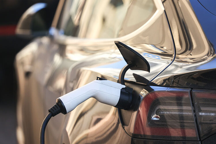 Сечин поставил под сомнение эффективность в нынешних условиях такой прорывной технологии, как электромобили Фото: «БИЗНЕС Online»