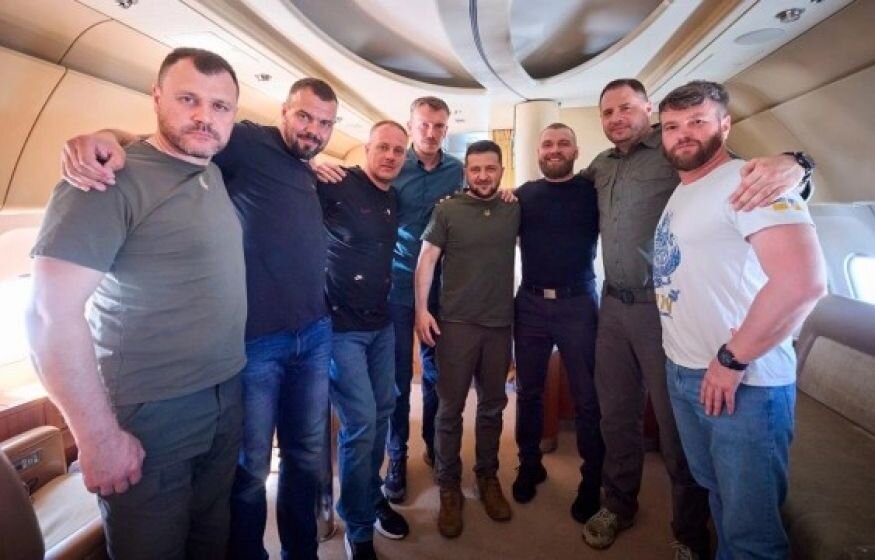    Песков: Турция не уведомила Россию о возврате главарей «Азова»* Украине