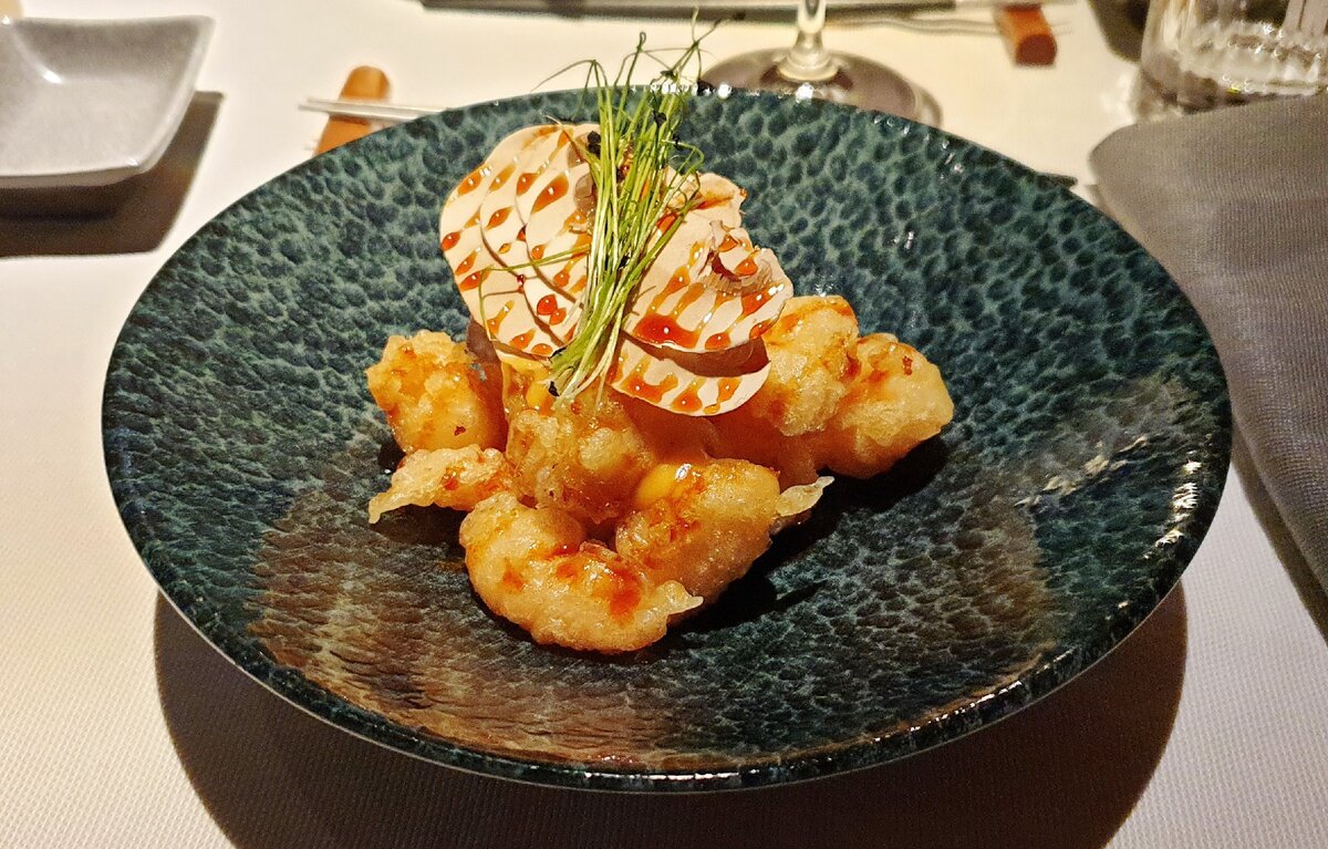 Креветки темпура в остром кунжутном соусе 