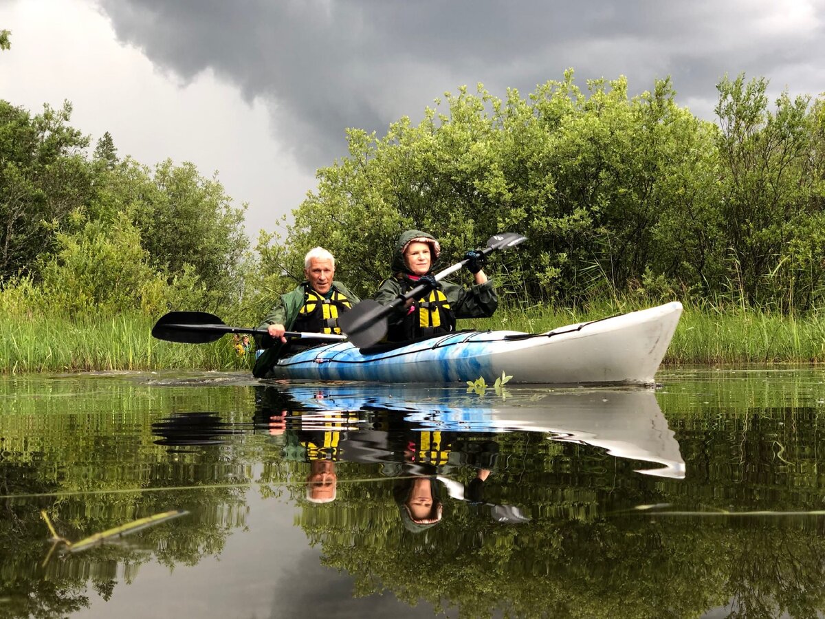 Фотография с 2020 года, тут мы двигаемся узкими протоками через камыши и зарасли травы
