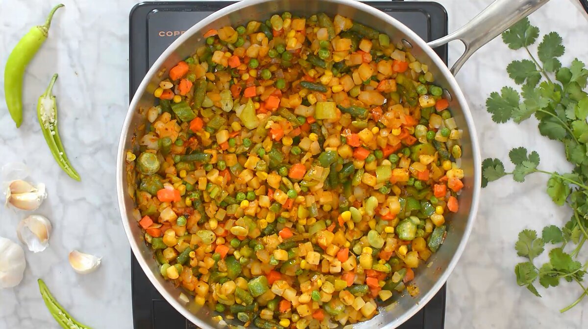 Необычайно вкусное овощное рагу с секретным ингредиентом - очень интересный рецепт!  Фото: cooktoria.com