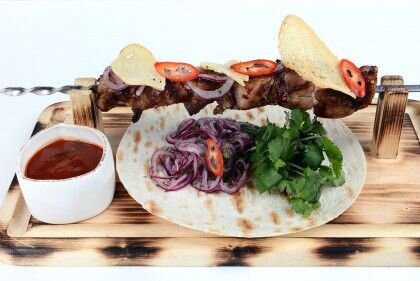 ШАШЛЫК ИЗ ГОВЯДИНЫ, ЖАРЕНЫЙ НА ВЕРТЕЛЕ