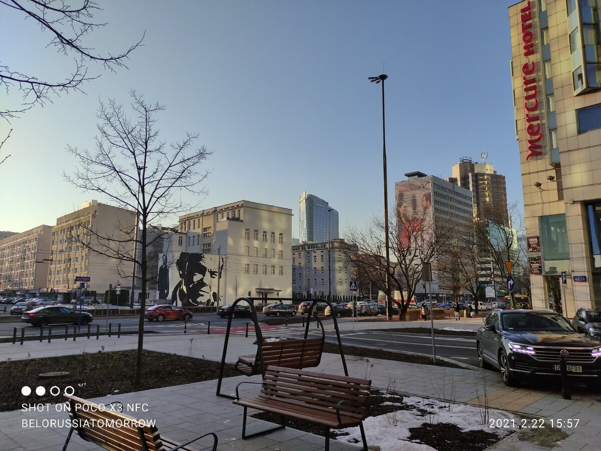 Дороги достаточно узкие, места для парковок неумело привязывают к городской среде