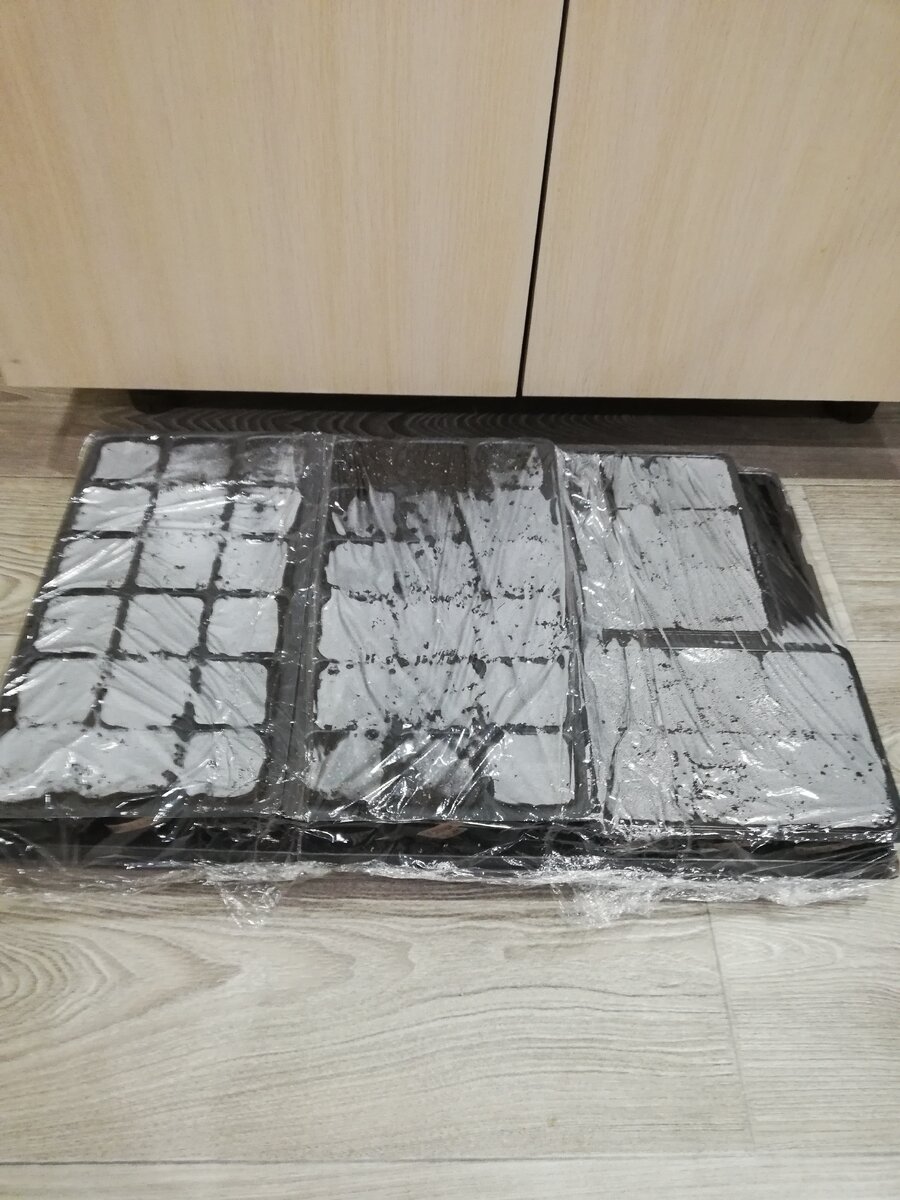 Сеяли одновременно.