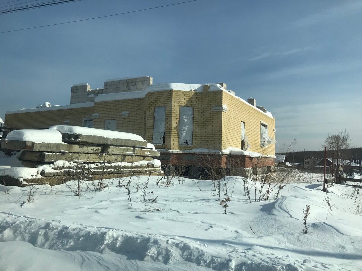 Надеюсь, в этом случае "замороженная" стройка это плановое мероприятие, однако очень сомневаюсь 