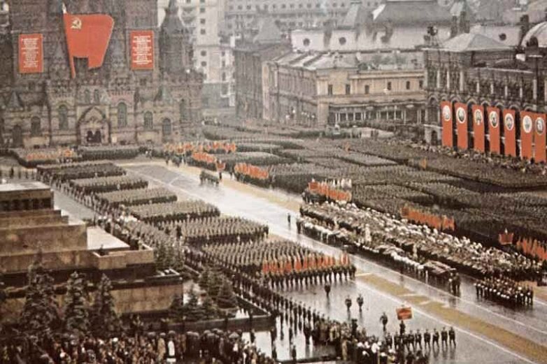 Кадры документального фильма «Парад Победы», Центральная студия документальных фильмов, 1945 год.