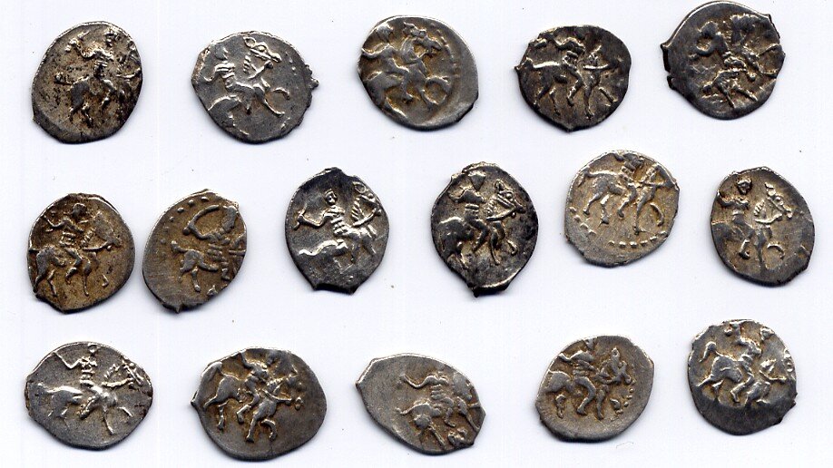 Деньги при том. Медные монеты при петре 1. Царские серебряные монеты эпохи петра 1. Медная копейка алексея михайловича. Деньги при том.